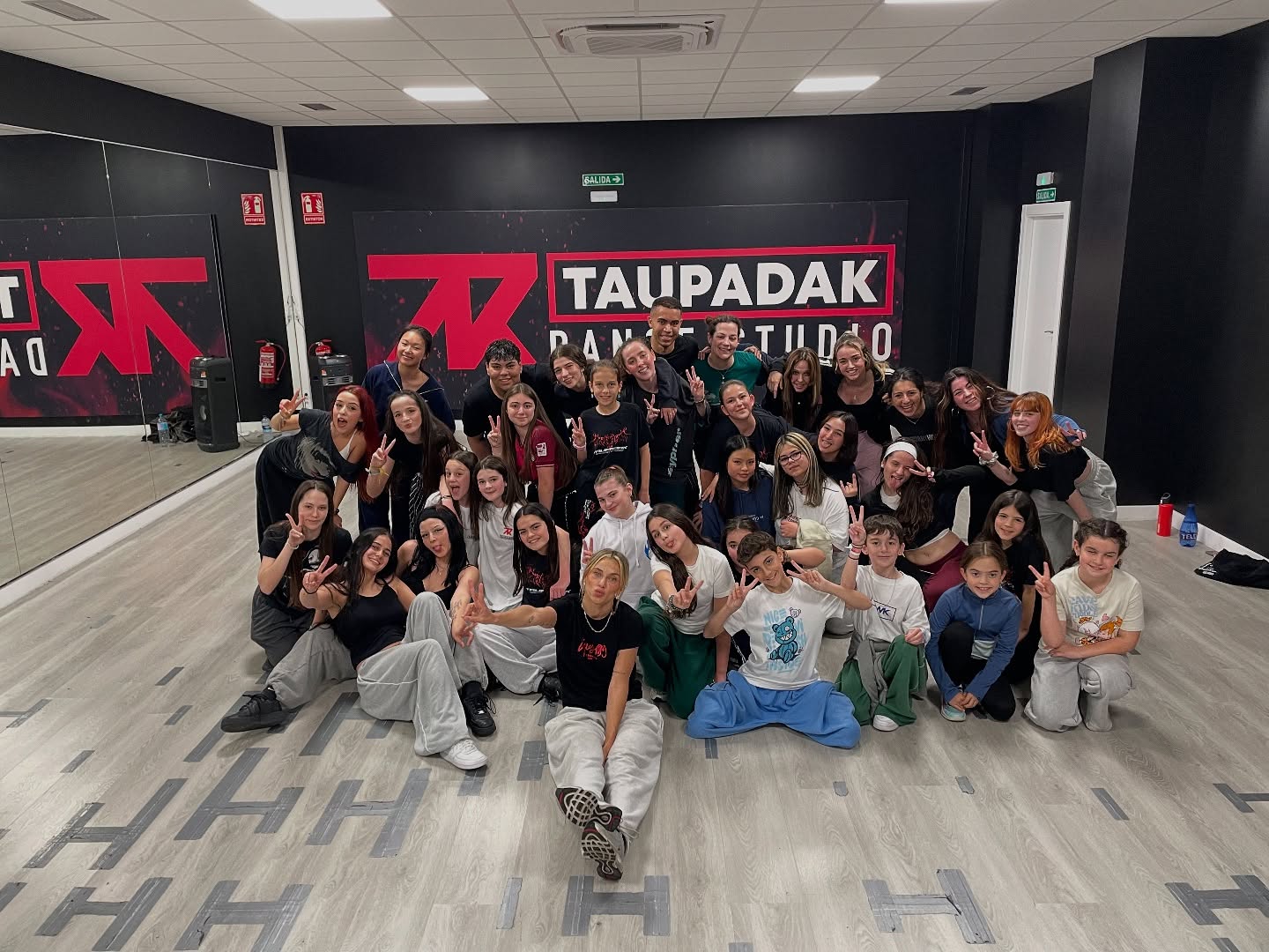 Taupadak Dance Studio segunda actuación del espectáculo 2025